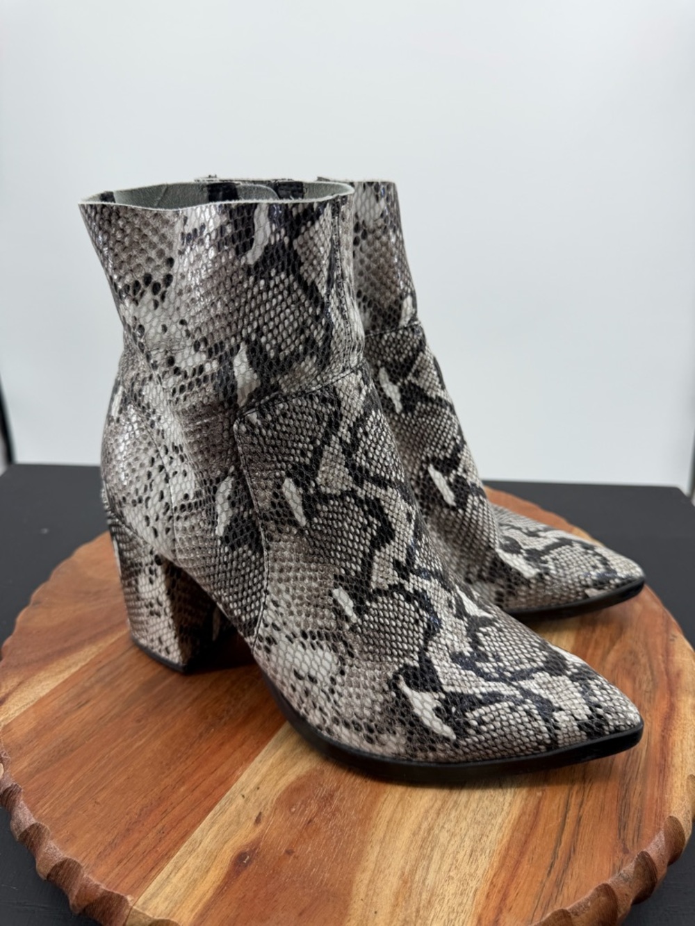 Tony Bianco Brazen Bootie in Natural snake sz 7.5 white black animal print